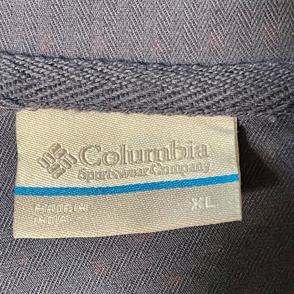 Columbia casual button up shirt with hood and tabs to roll up sleeves - Picture 4 of 10